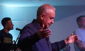 meu prazer é estar na presença do senhor