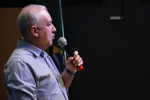 O perigo de insistir em viver de aparência